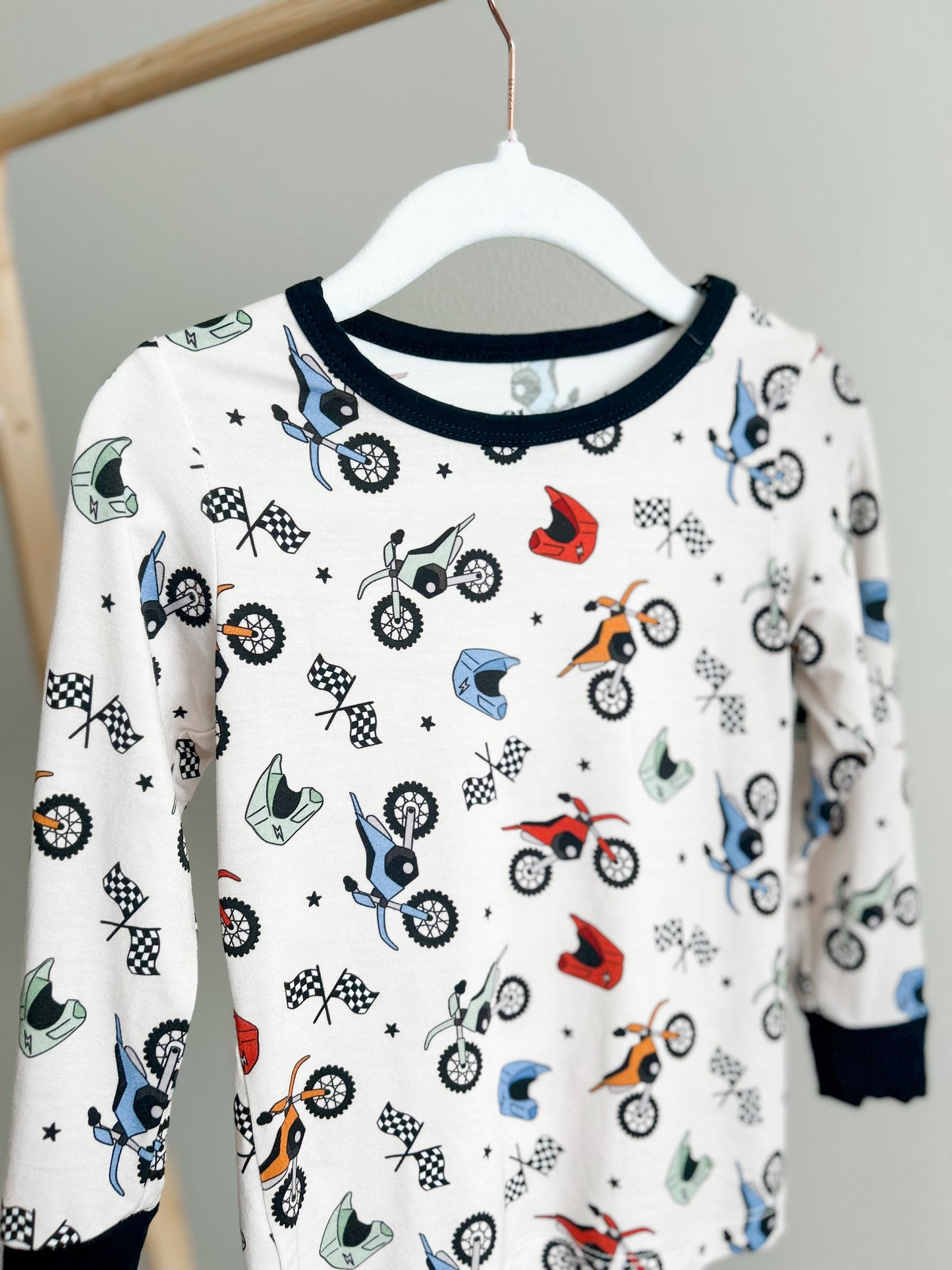Soft and Comfy Bamboo Two Piece Pajama for Toddlers 2T/2 Years to 5T/5 Years. Luxury bamboo material, gentle on sensitive skin, temperature regulating for year round wear.
