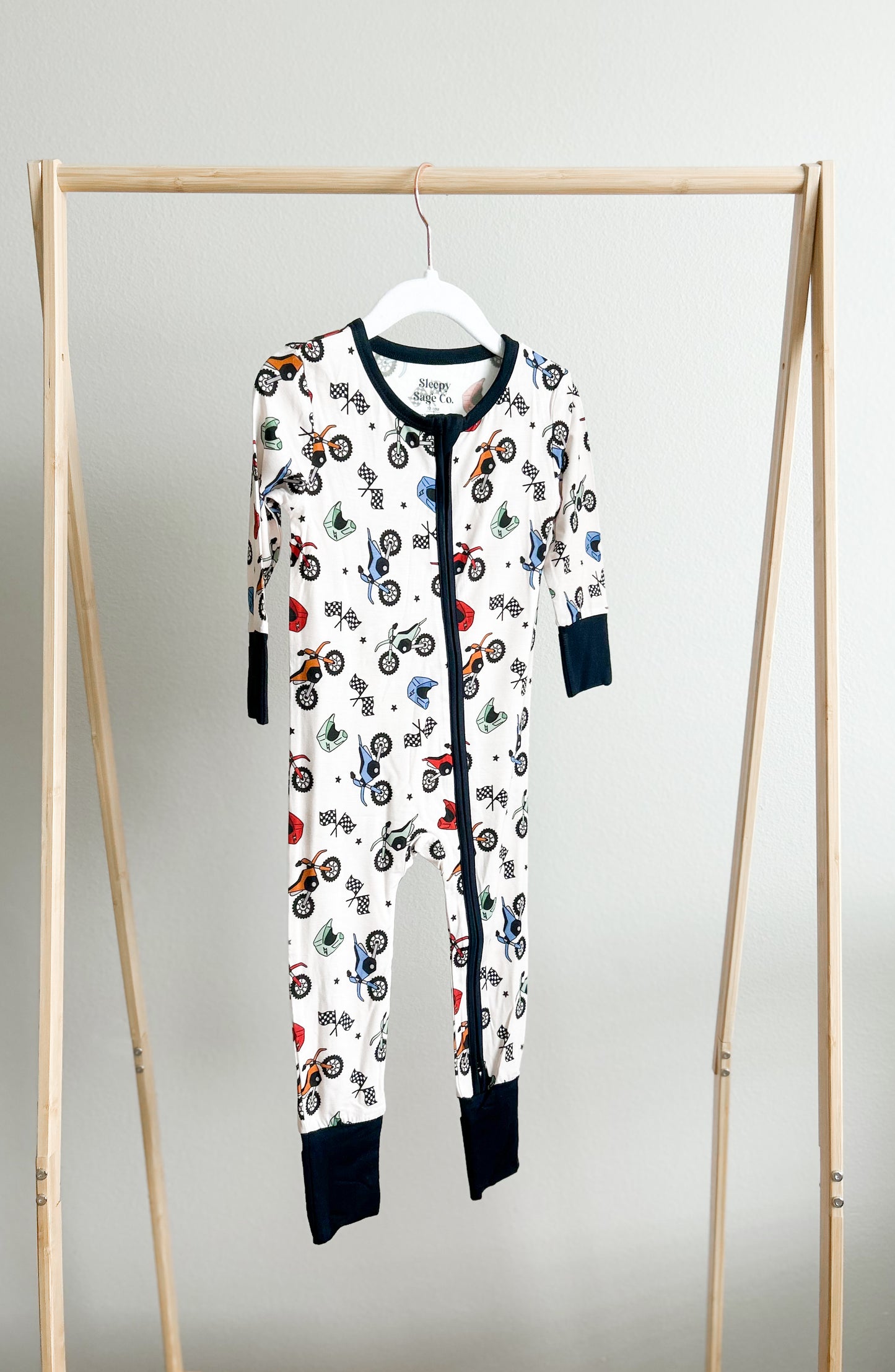 Soft and Comfy Bamboo Zippy Pajama for Babies 0-3 months to 24 months. Luxury bamboo material, gentle on sensitive skin, temperature regulating for year round wear.