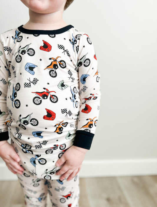 Soft and Comfy Bamboo Two Piece Pajama for Toddlers 2T/2 Years to 5T/5 Years. Luxury bamboo material, gentle on sensitive skin, temperature regulating for year round wear. 